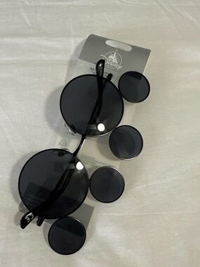 Disneyparks black sunglasses